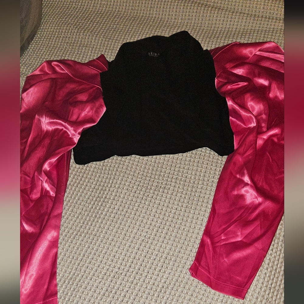 Black and fascia puffy sleeve half blazer